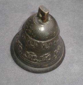 Campana antigua de bronce